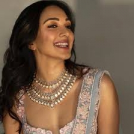 From Madhuri Dixit`s traditional necklace to Kangana Ranaut`s pearls: How to style jewellery with ethnic wear