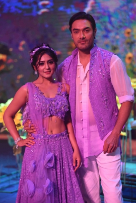 Love Is In The Air - All you need to know about your favourite Jodi`s performances at Zee Rishtey Awards 