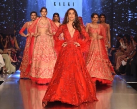 Malaika Arora Walked for KALKI Fashion`s Zinnia Collection and Looked like a Glamorous Goddess