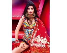 Attending a winter wedding? Consider swapping the dupatta in your lehenga set with a shawl