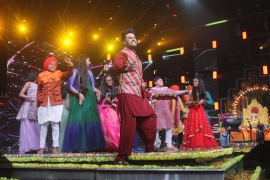 Maniesh Paul`s Zingaat dance for Bappa on Sa Re Ga Ma Pa Li’l Champs