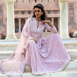  Saris, kurtas and sharara sets that are perfect for Diwali card parties