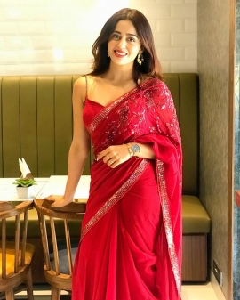 Nehha Pendse wishes everyone a Happy Makarsankranti!