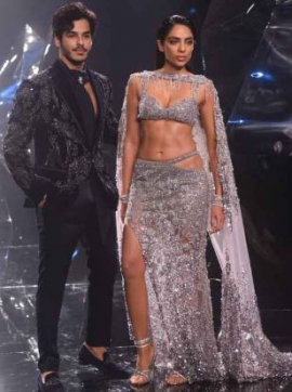 Sobhita Dhulipala owns the ramp in iridescent bralette, risqué skirt co-ord set by Rohit Gandhi, Rahul Khanna