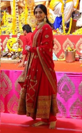 Sonam Kapoor steps out in regal Sabyasachi Anarkali and it`s perfect for a Diwali party