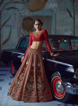 The New Craft Couture: Where Handcrafted Details Meet Modern Fashion